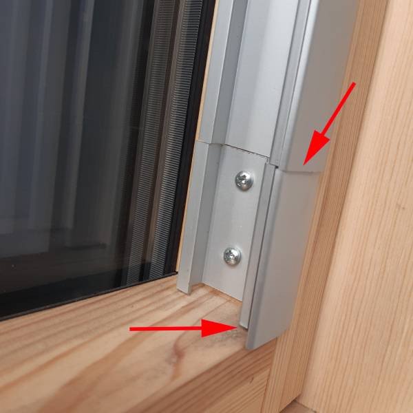 Verdunkelungsrollo mit mehrteiliger Schiene